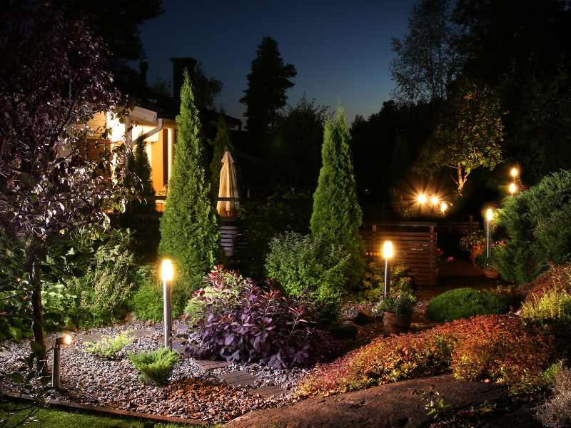 How-to-Install-Low-Voltage-Landscape-Lighting-6